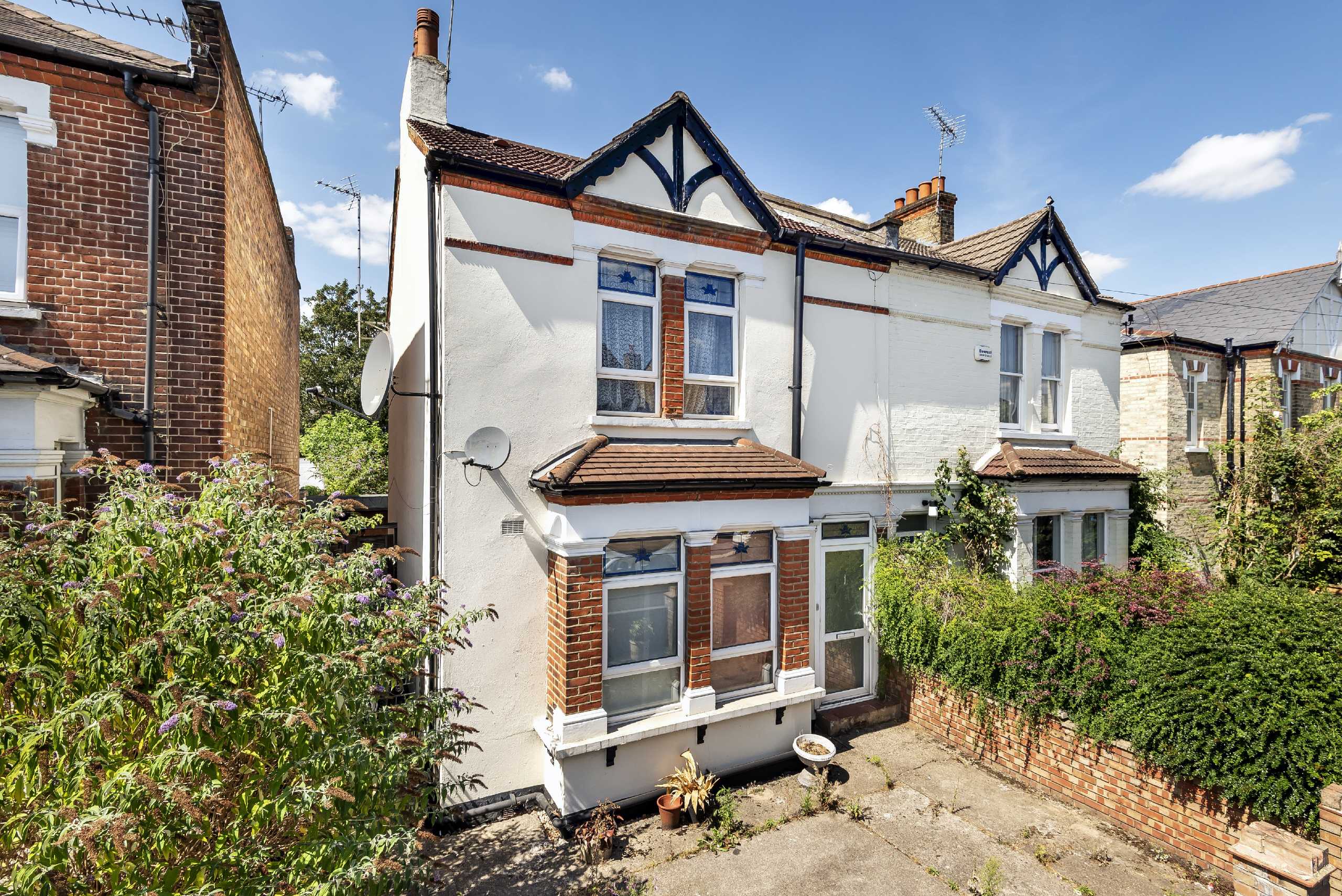 Hadley Road, Statons