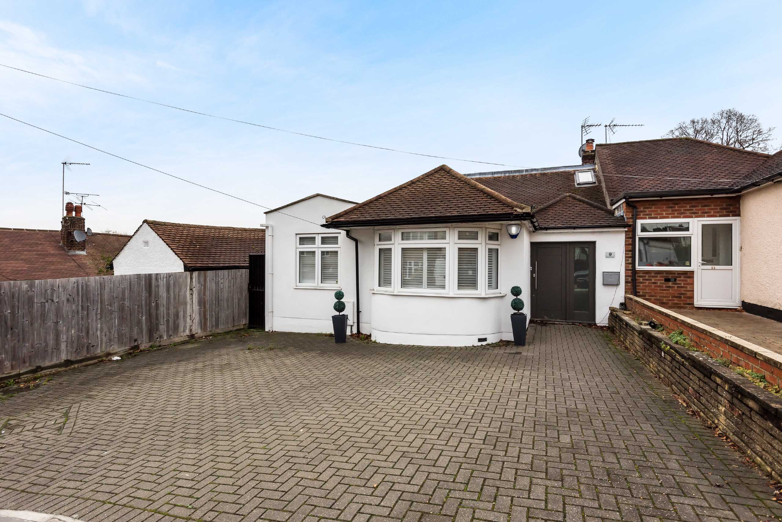 Derwent Avenue, Statons