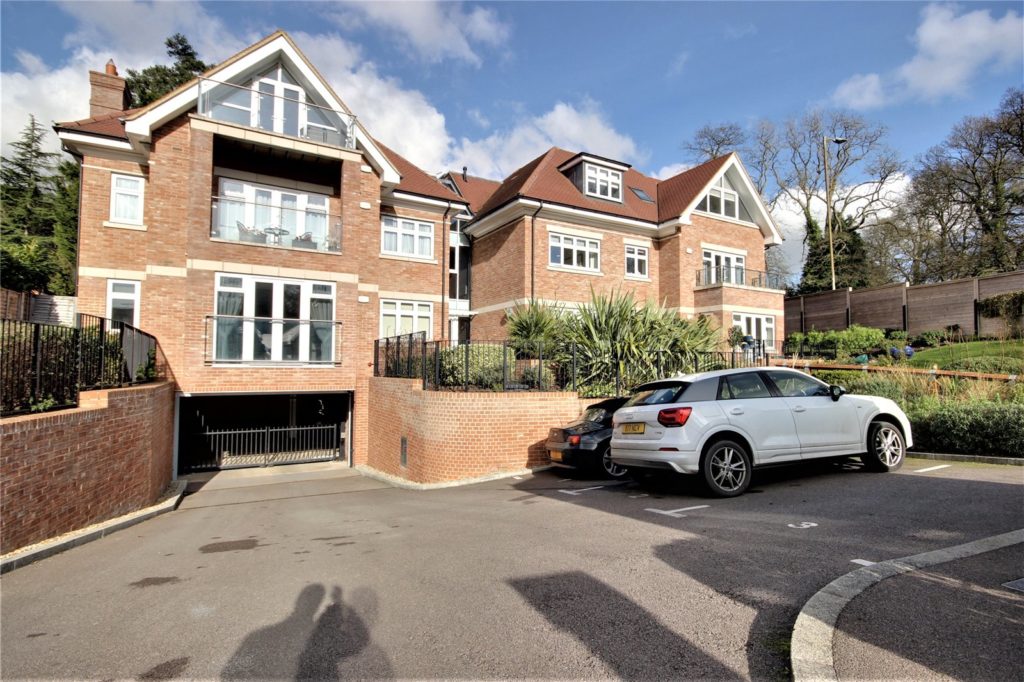 Brookmans Manor, 2 Georges Wood Road