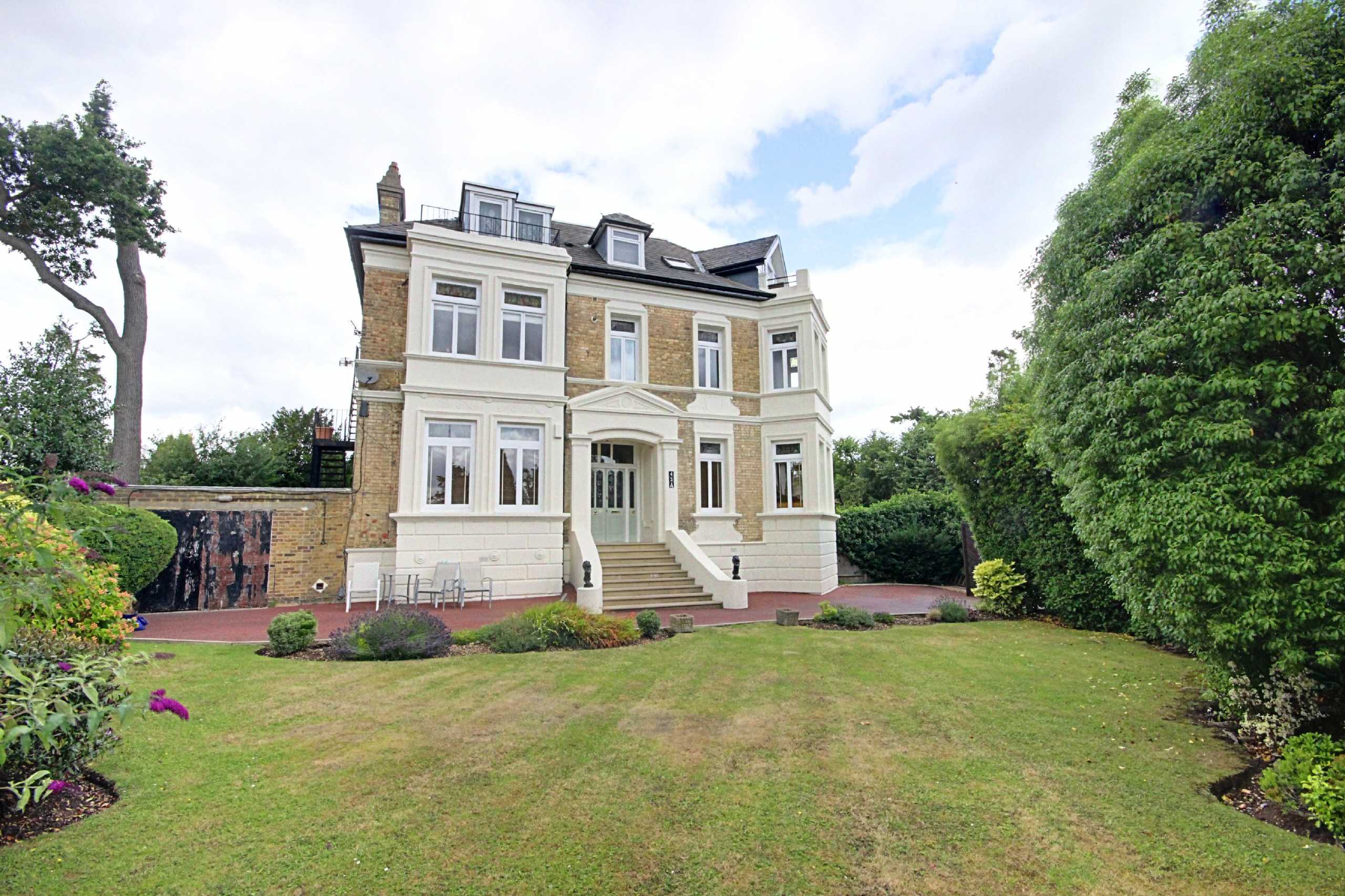 Bycullah Road, Enfield Statons