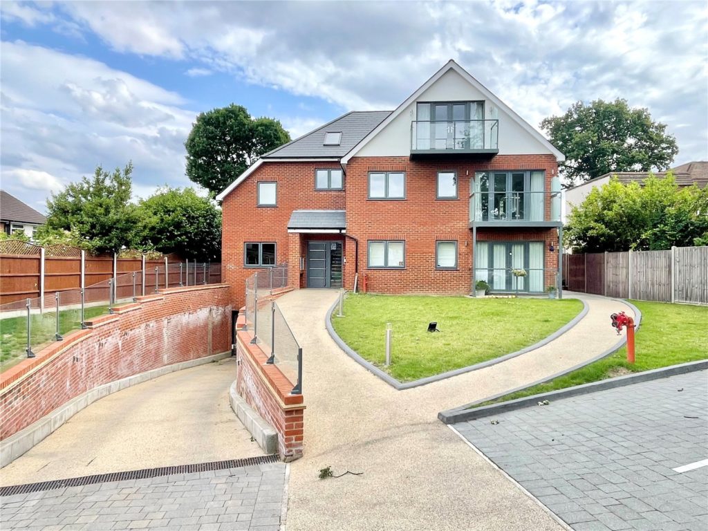 The Causeway, Potters Bar