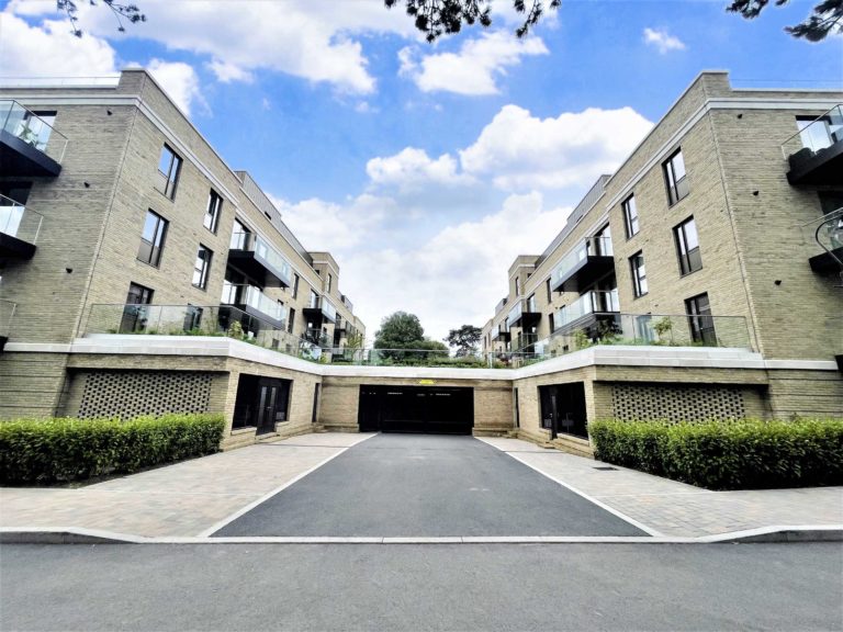 Chaplin Drive, Enfield Statons