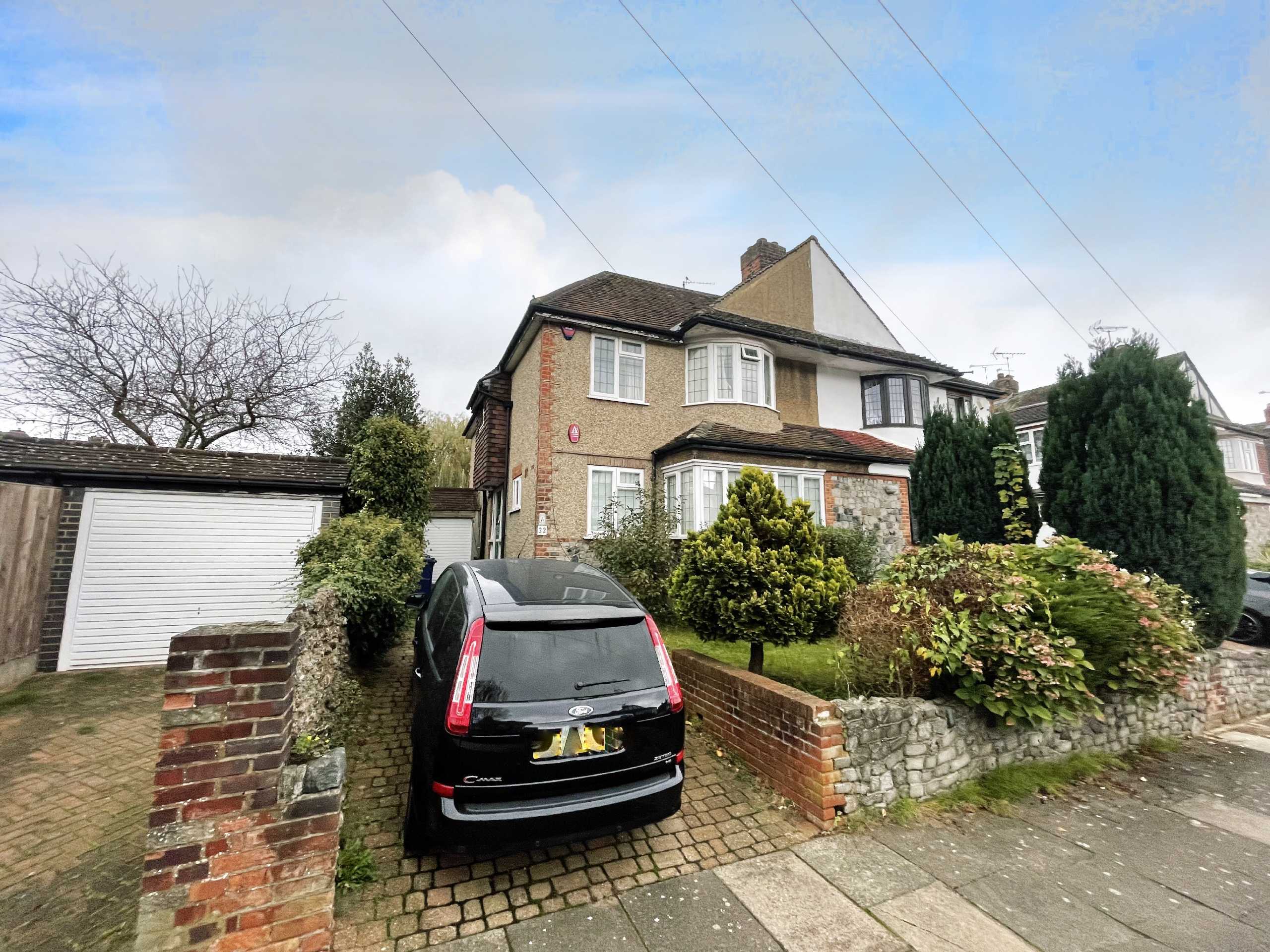 Oak Tree Drive, Totteridge Statons