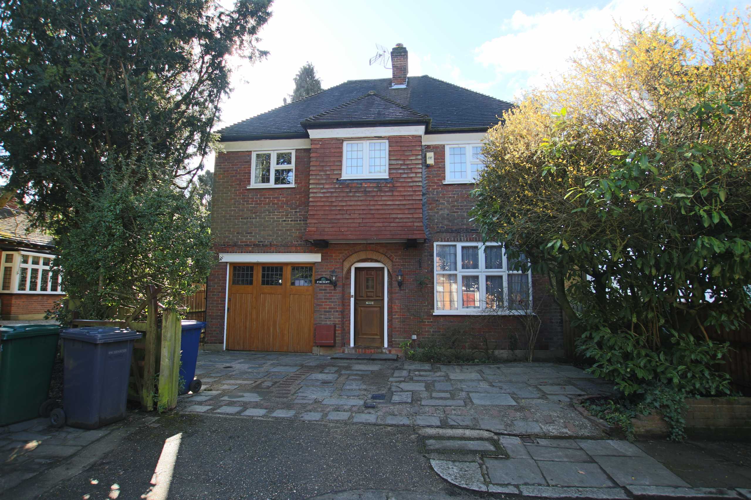 St Andrews Close, Woodside Park Statons