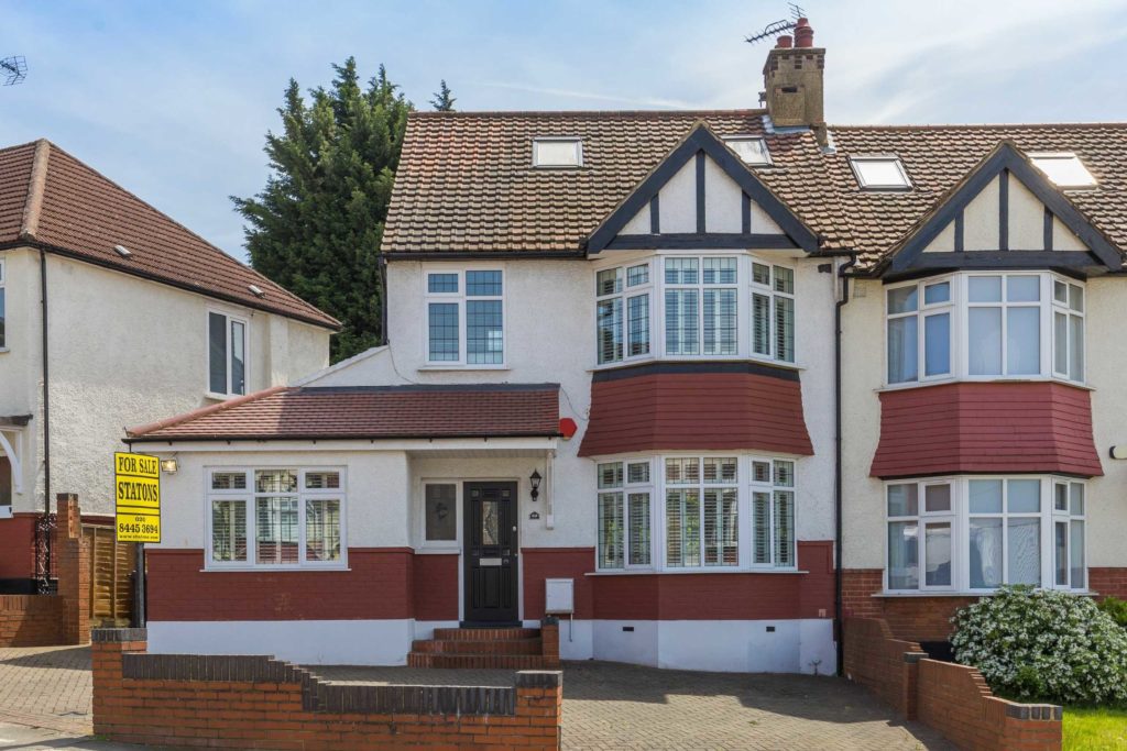 St Margarets Avenue, Whetstone Statons