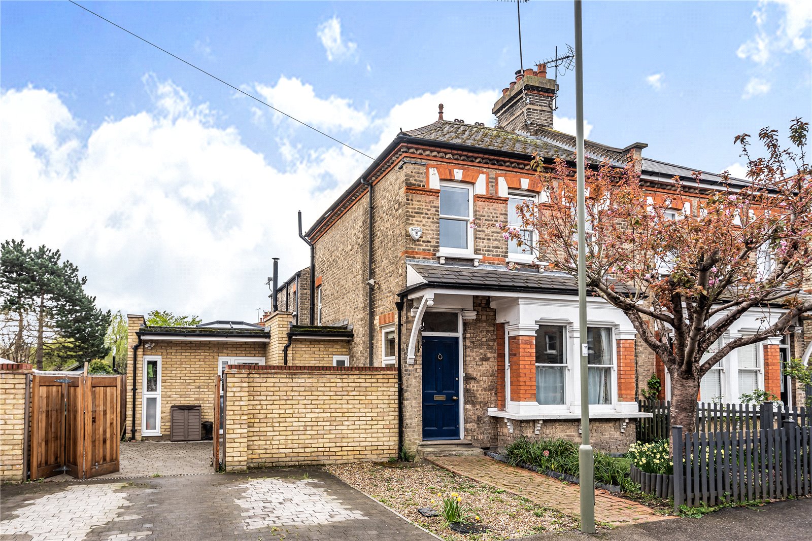 Potters Road, Statons