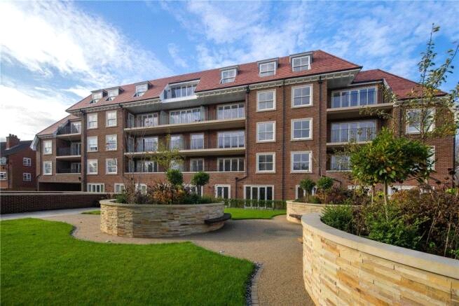 High Road, Whetstone Square