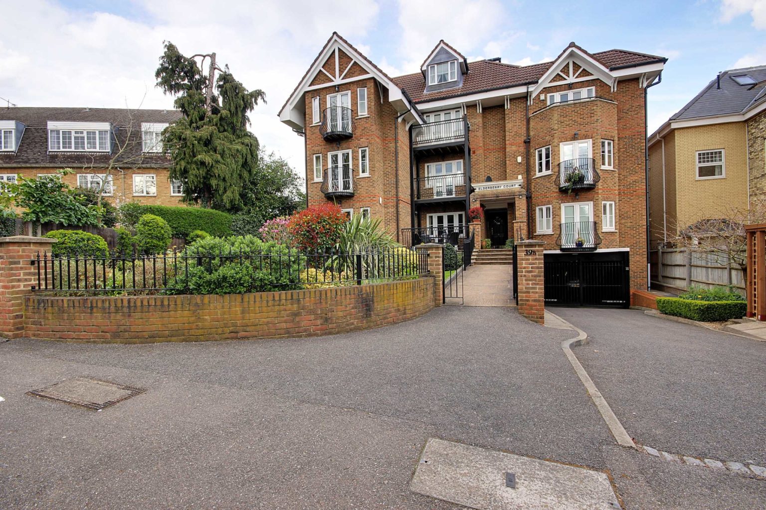 Bycullah Road, Enfield Statons