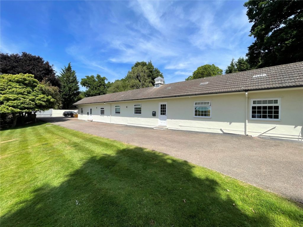 Skyfield Manor, West End Lane