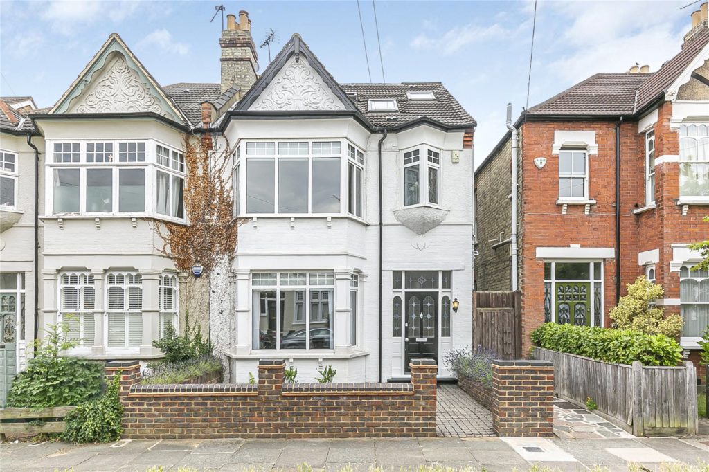 Queens Avenue, Whetstone, London