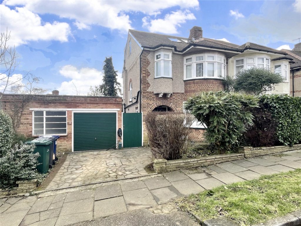 Elton Avenue, Barnet