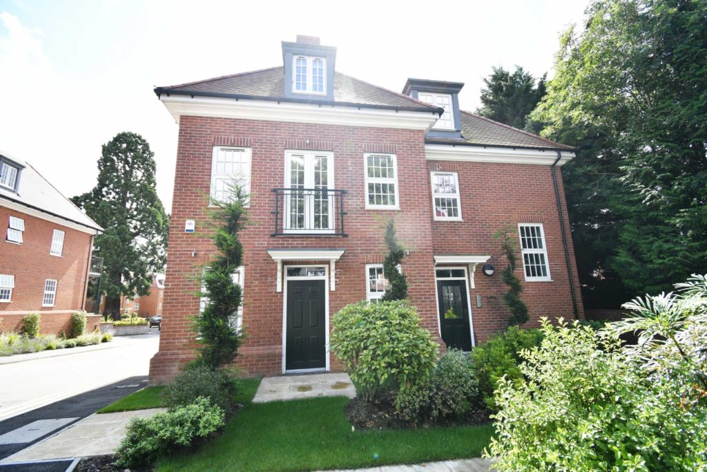 Road, Arkley Statons