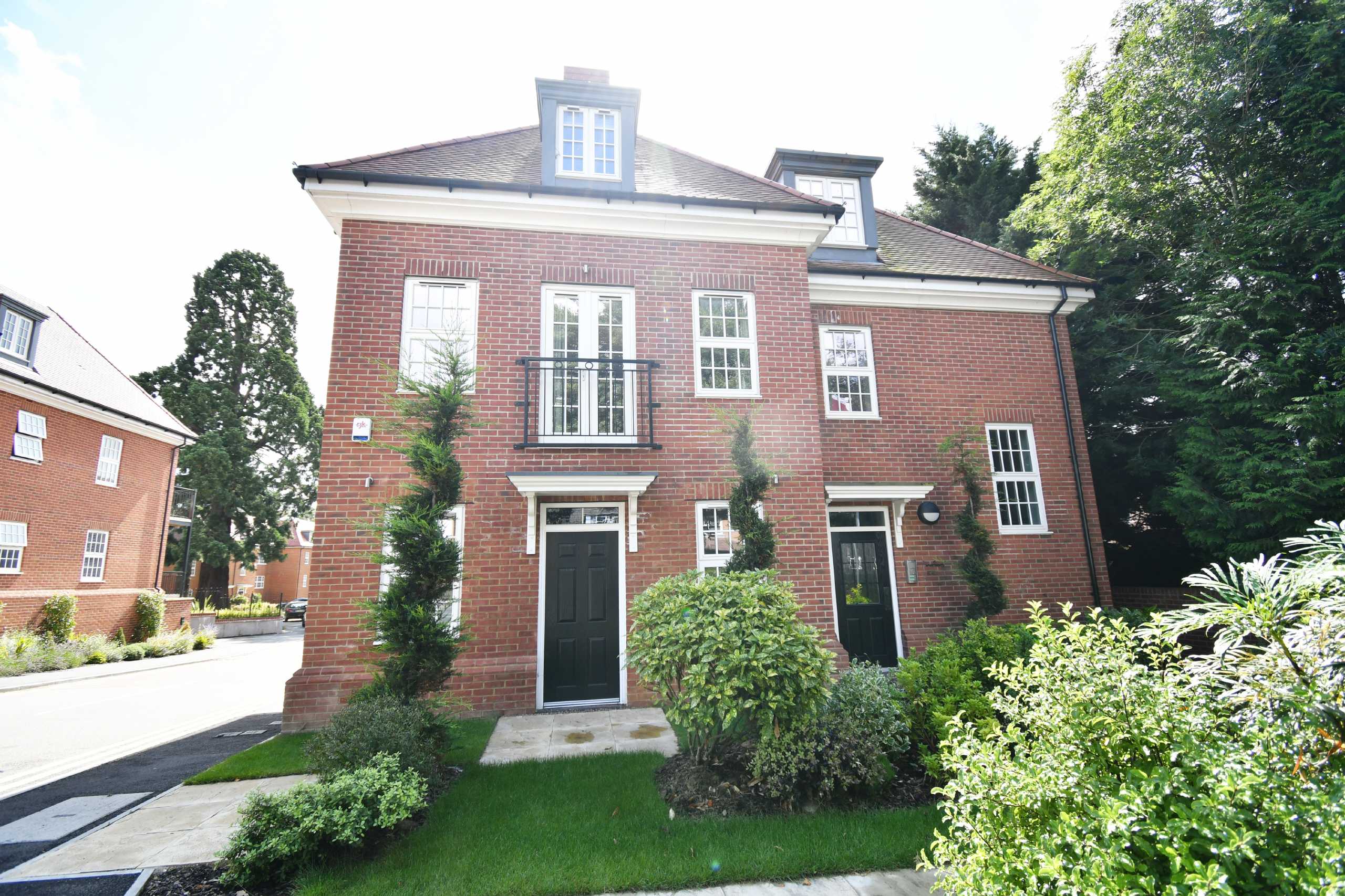 Road, Arkley Statons