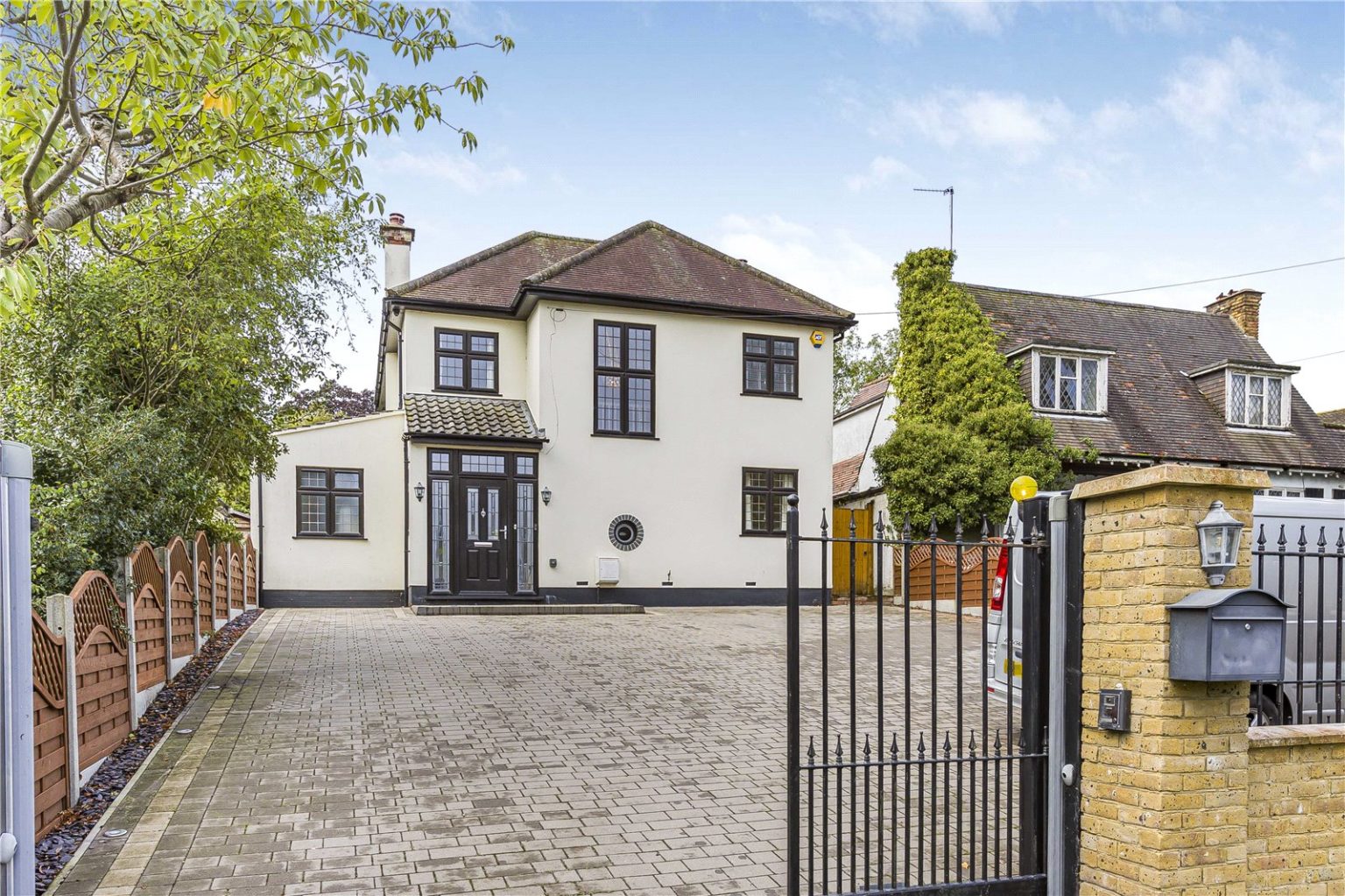 Tolmers Road, Cuffley Statons