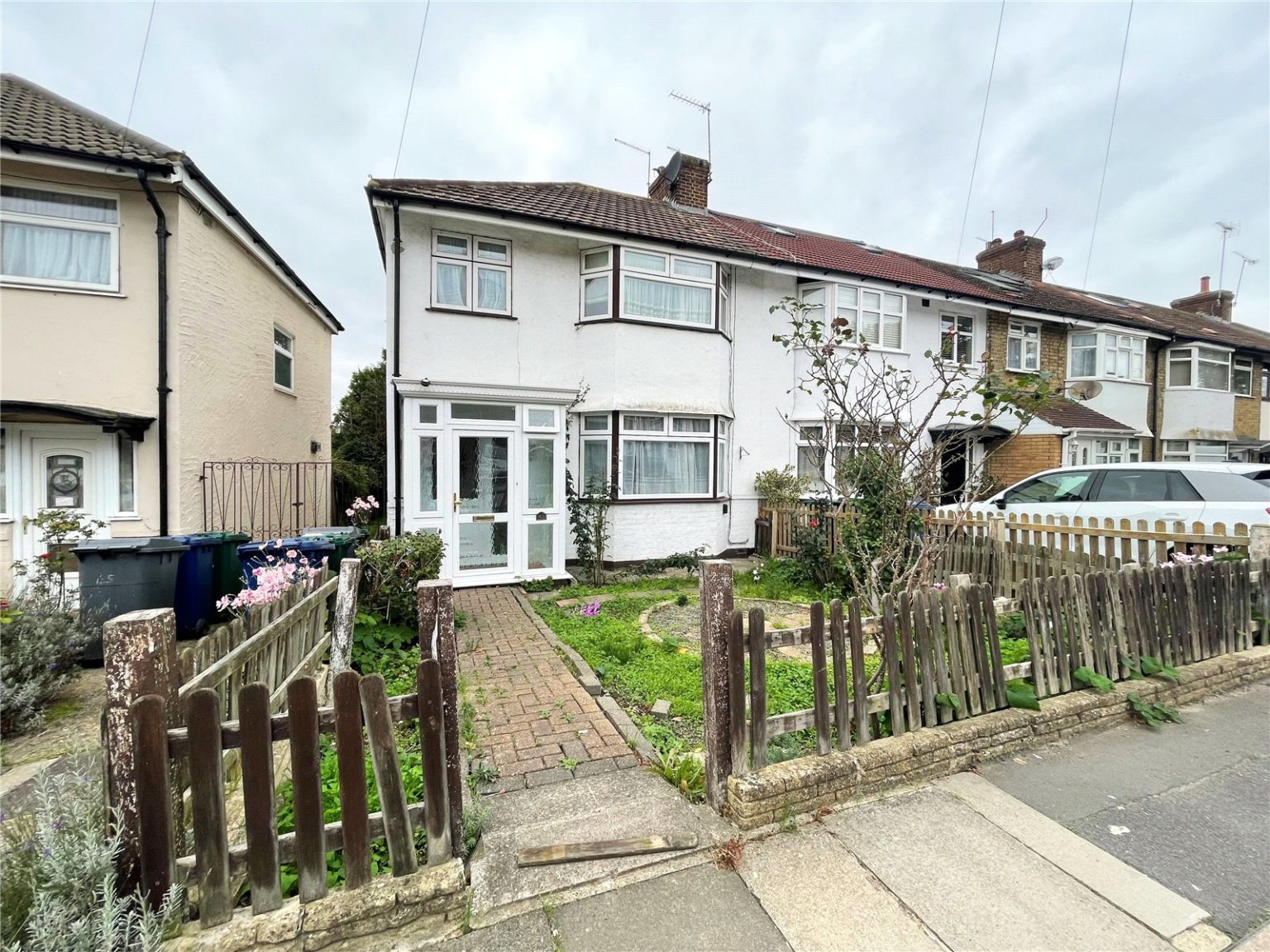 Fairfield Way, Statons