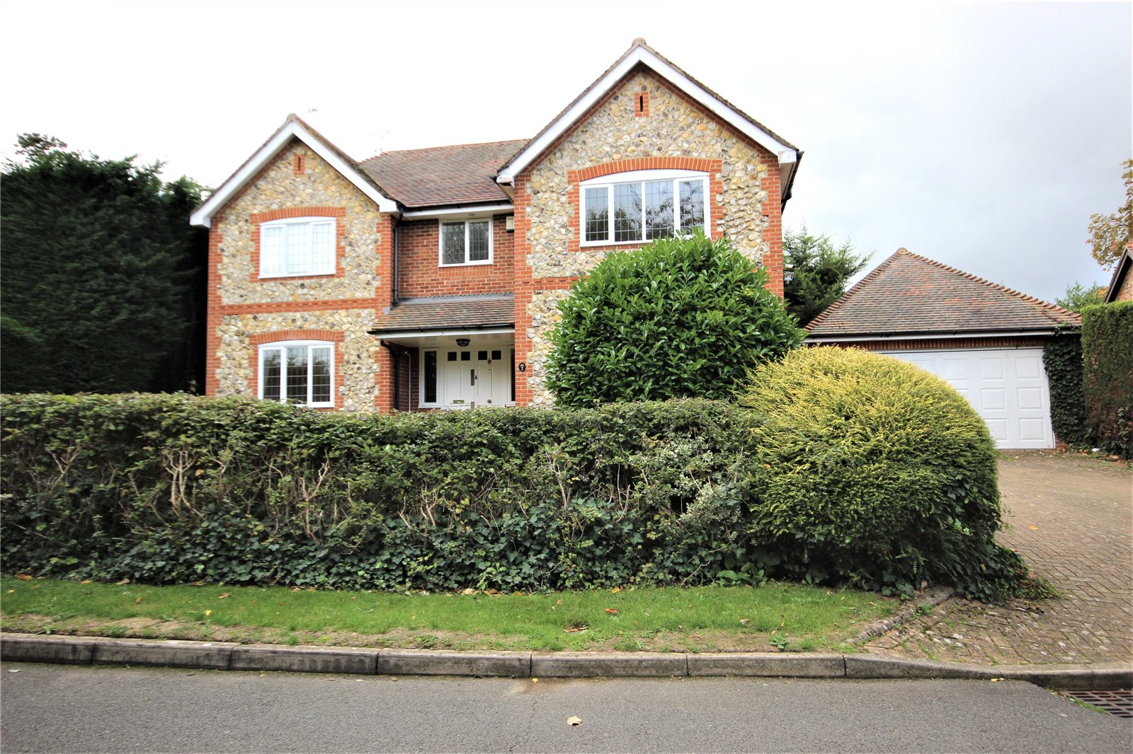 Woodgate Avenue, Northaw Statons