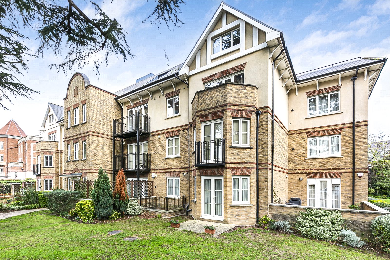 Village Road, Enfield Statons