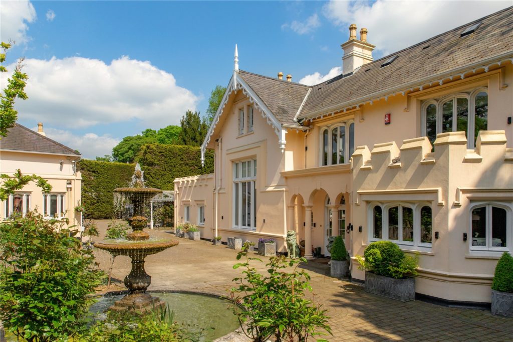 Highwood Lodge Farm Estate, Highwood Hill