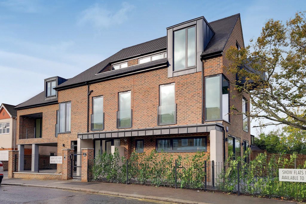 Oakridge Court, Oak Avenue