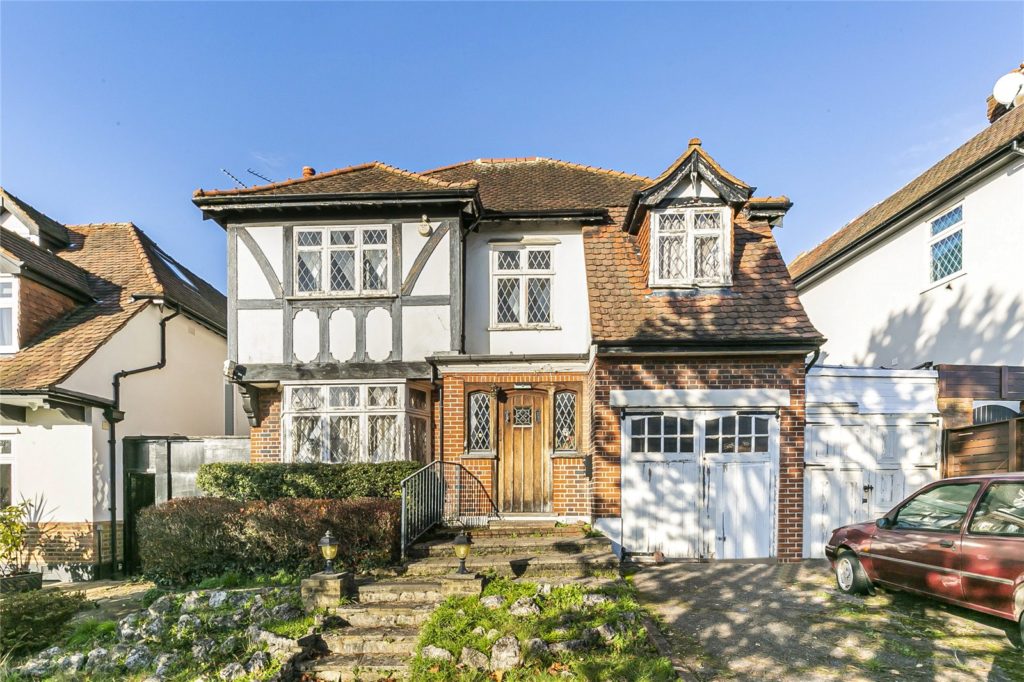 Eversley Crescent, Winchmore Hill