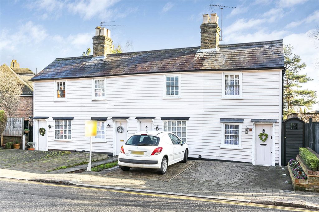 Wades Hill, Winchmore Hill Statons