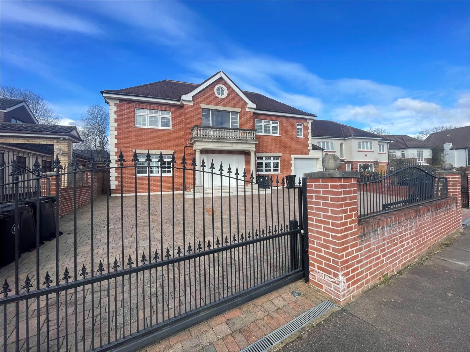 Parkgate Crescent, Hadley Wood Statons