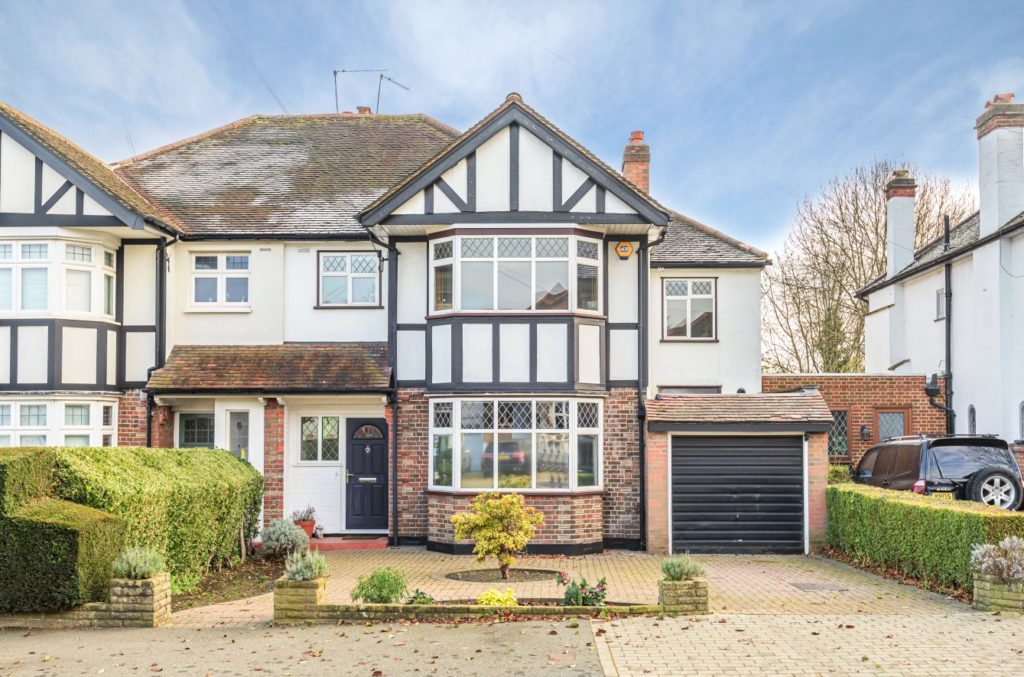 Longland Drive, Totteridge Statons