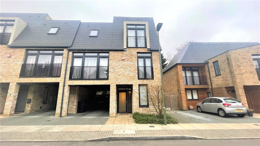 Minotaur Drive, Barnet