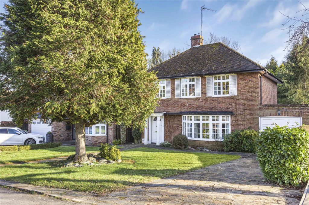 Tolmers Avenue, Cuffley