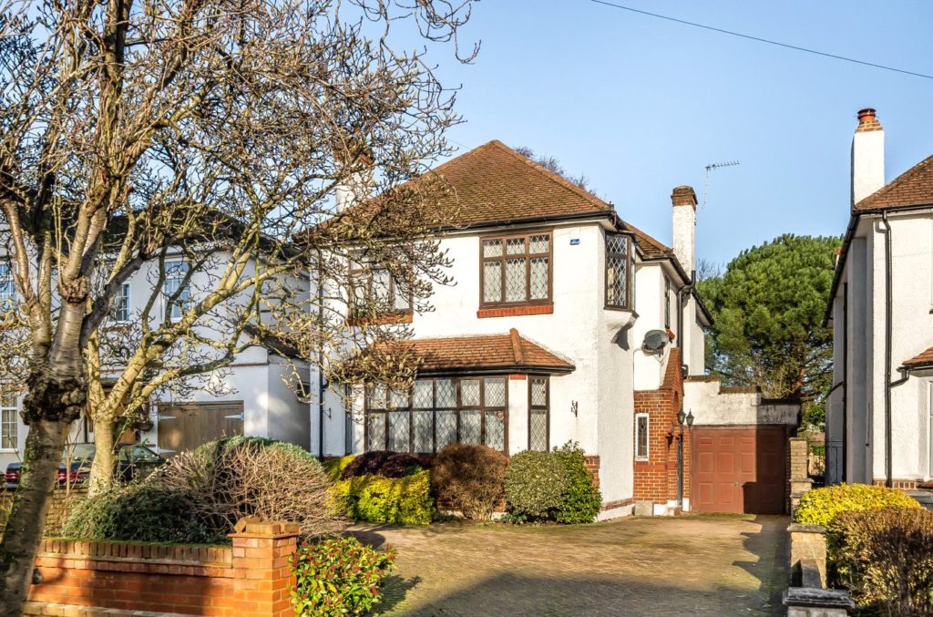 Greenway, Totteridge