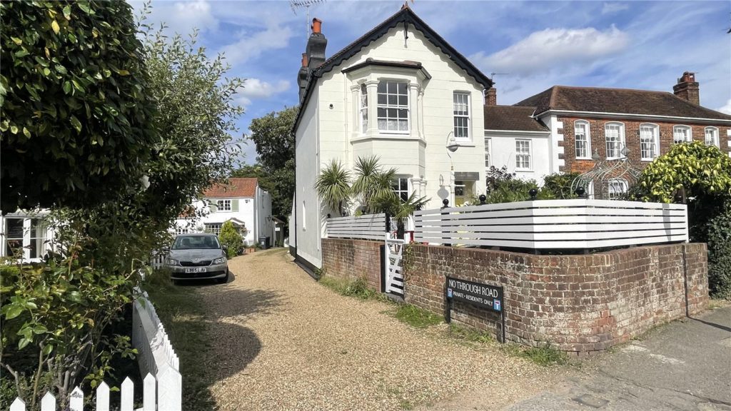 Dury Road, Hadley Highstone