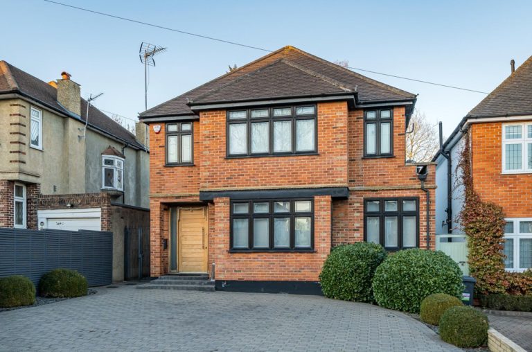 Greenway, Totteridge Statons