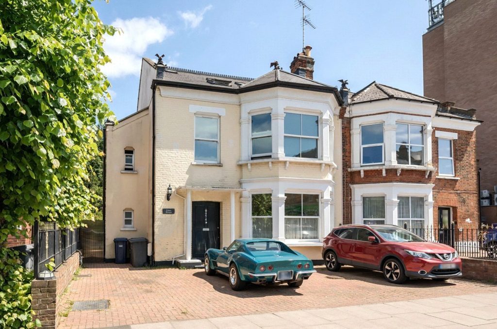 High Road, Whetstone