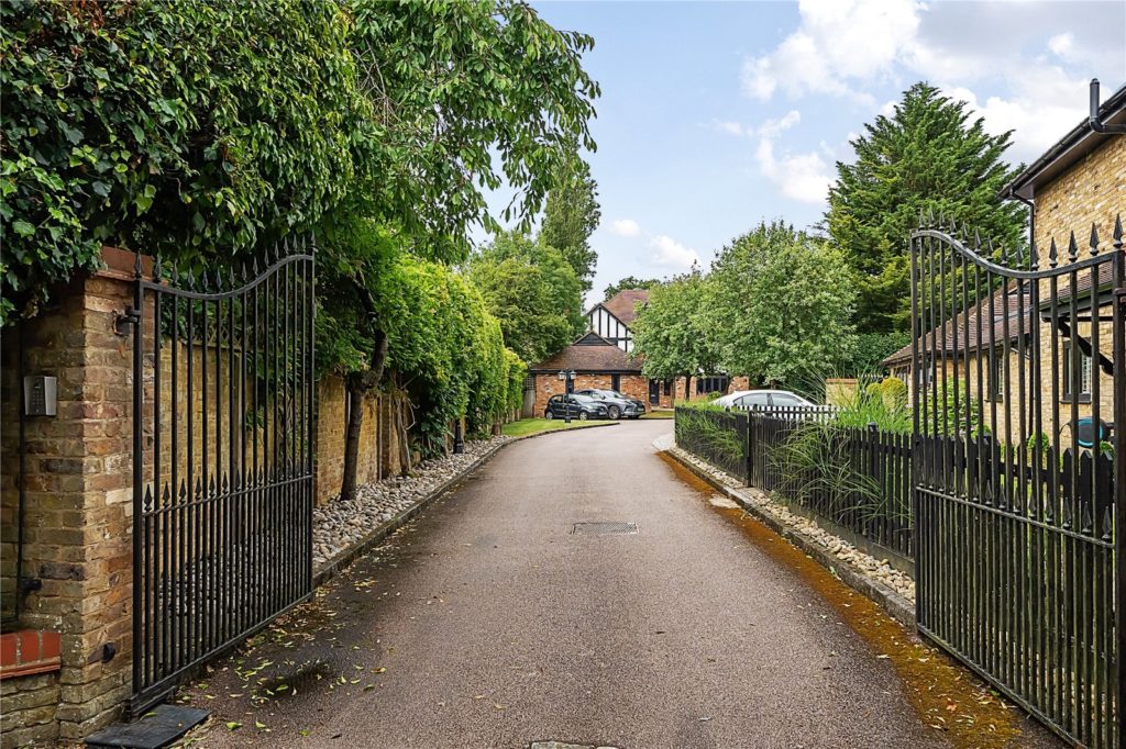 Lynford Close, Arkley
