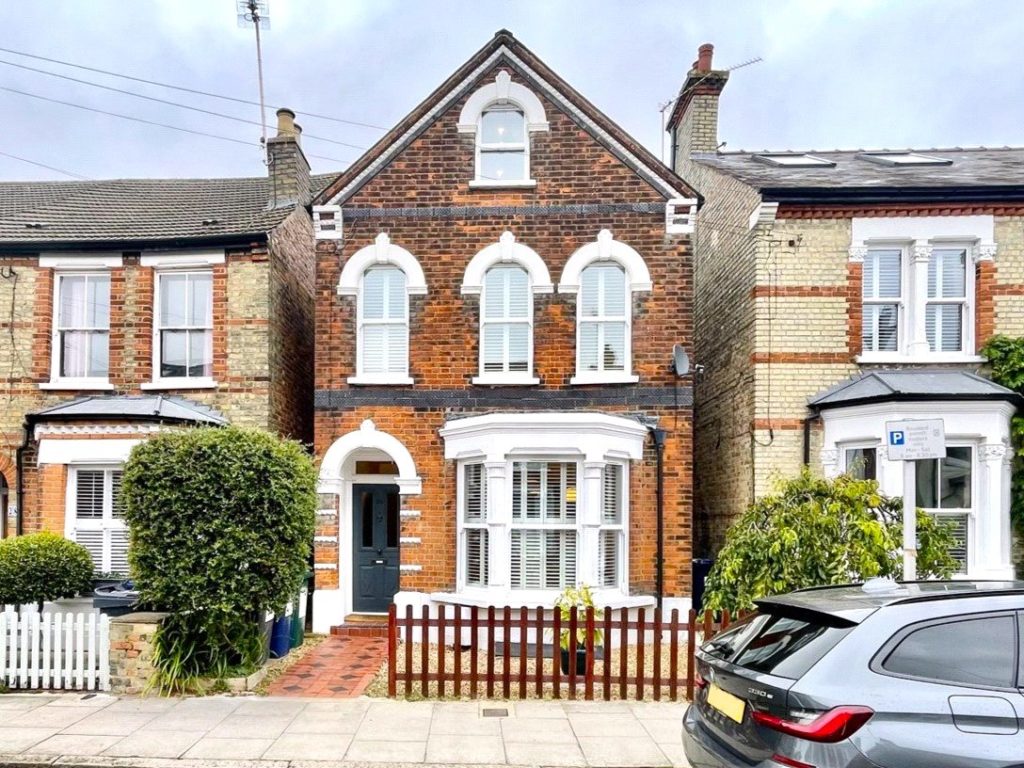 Carnarvon Road, Barnet