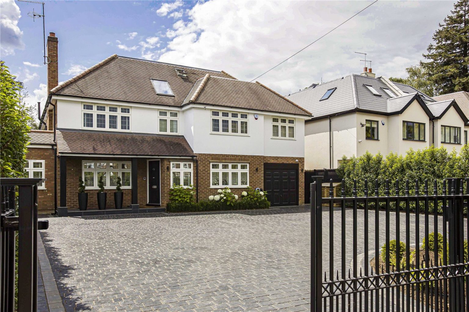 Pine Grove, Brookmans Park Statons