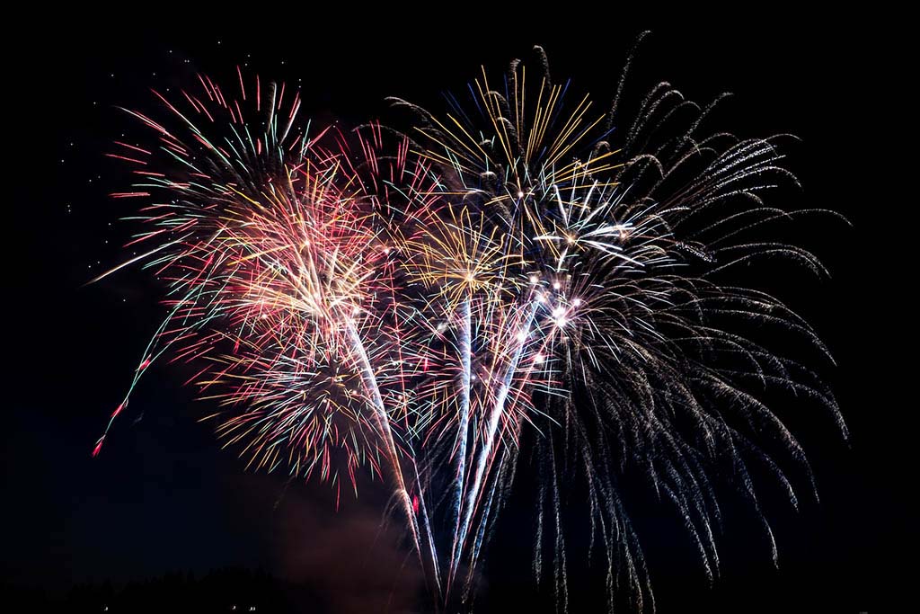 Hadley Wood Fireworks 2023 - Statons Estate Agents