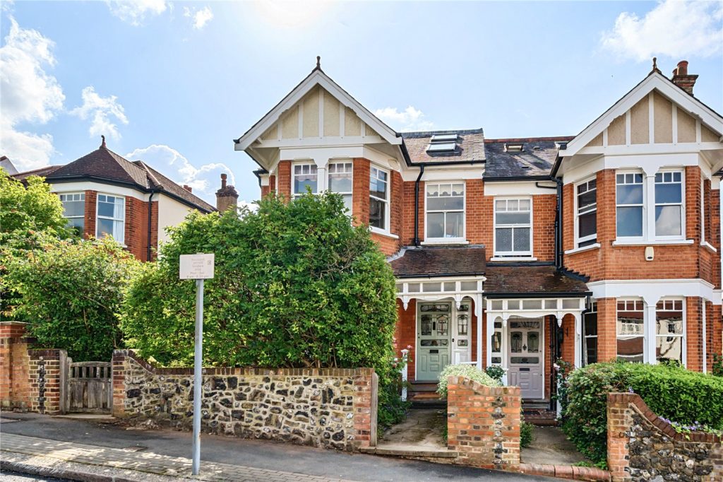 Fitzjohn Avenue, Barnet