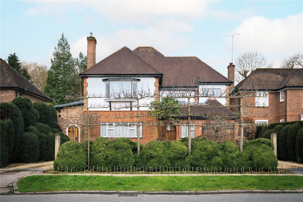 Pine Grove, Totteridge Statons