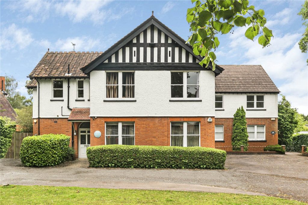 Lancaster Avenue, Hadley Wood