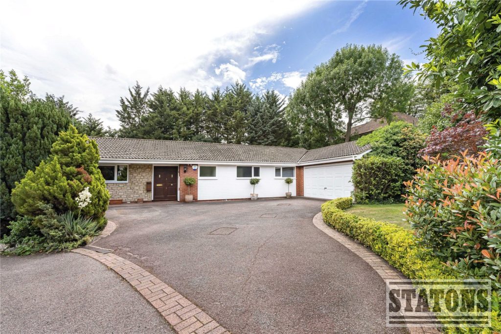 Oakleigh Park South, Whetstone