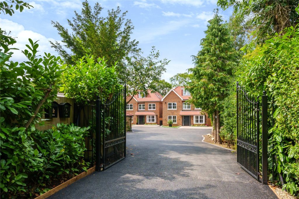 Knightsbridge Close, Barnet Road