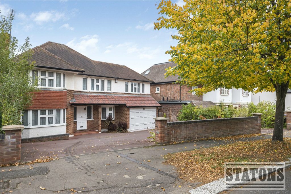 Lancaster Avenue, Hadley Wood