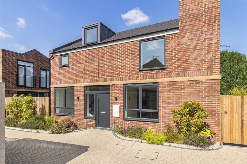 Serenity Close, London