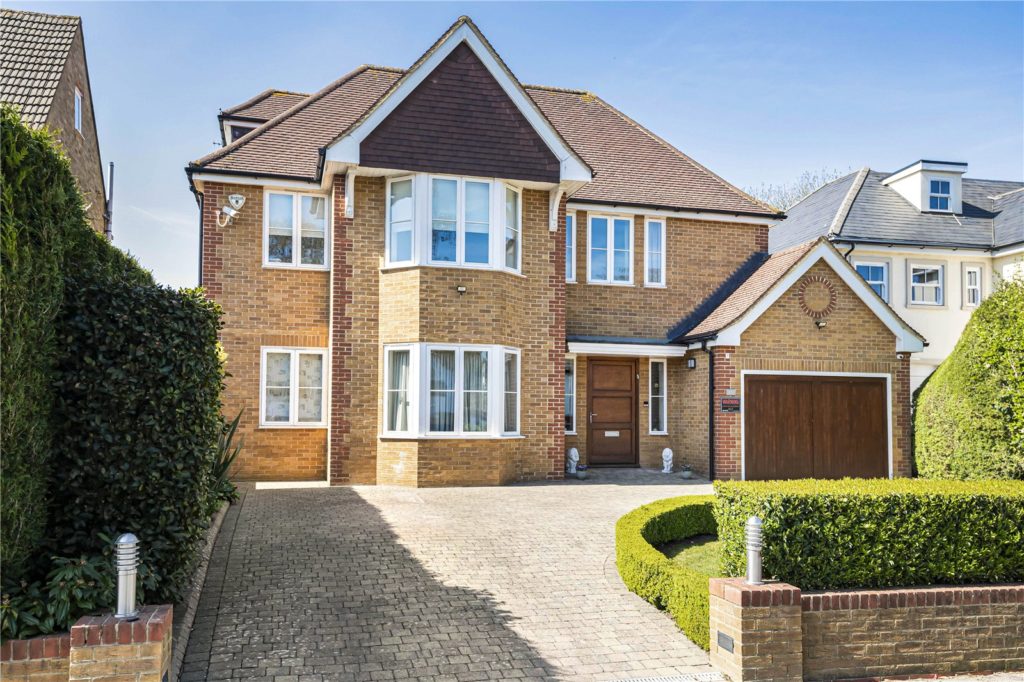 Parkgate Avenue, Hadley Wood