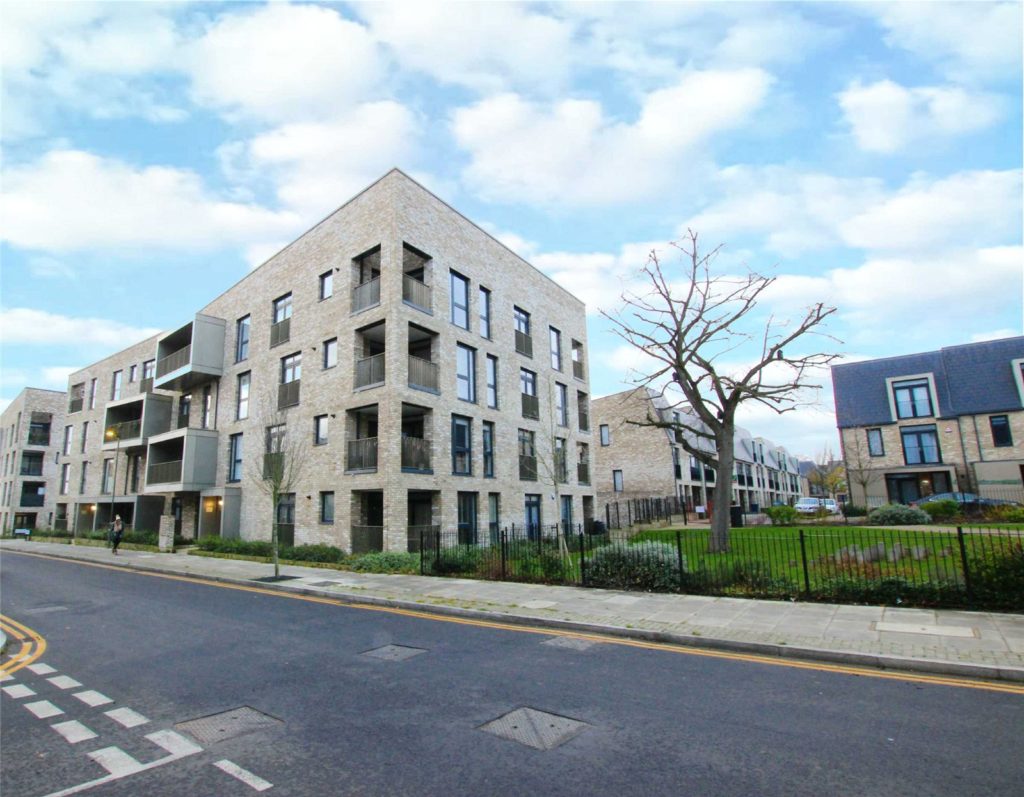Hera Avenue, Barnet