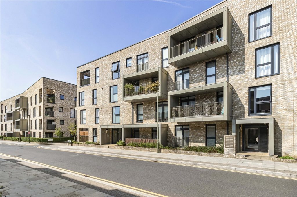 Hera Avenue, Barnet