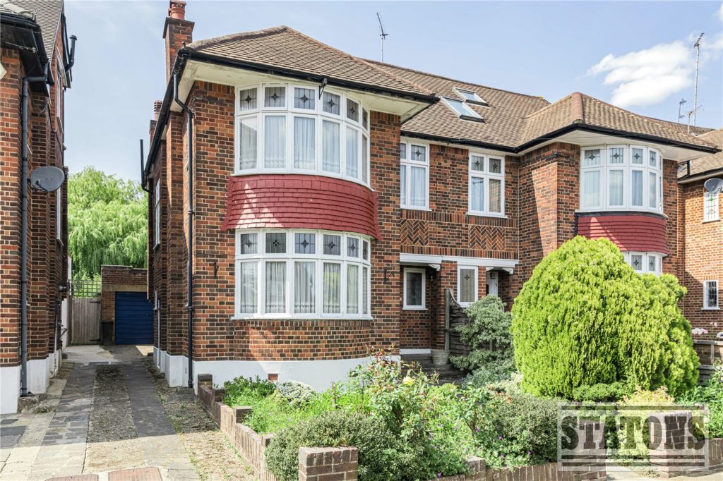 Lynton Mead, Totteridge