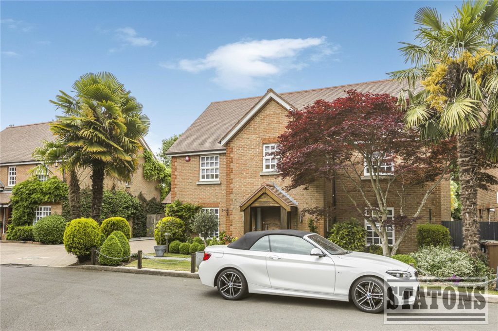 May Gardens, Elstree