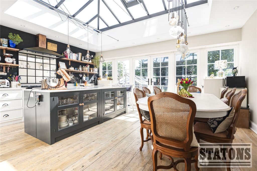 Lynton Mead, Totteridge